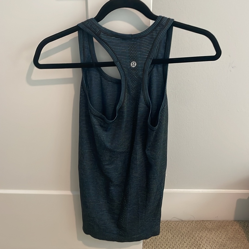 Lululemon tank top worn handful of times!! Love it!